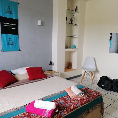 Jolie Chambre Climatisee Avec Balcon Chez L'Habitant Saint Pierre Exterior photo